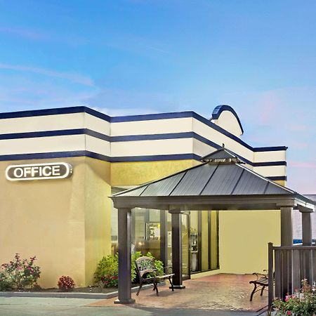 Days Inn By Wyndham Norfolk Military Circle Exterior foto